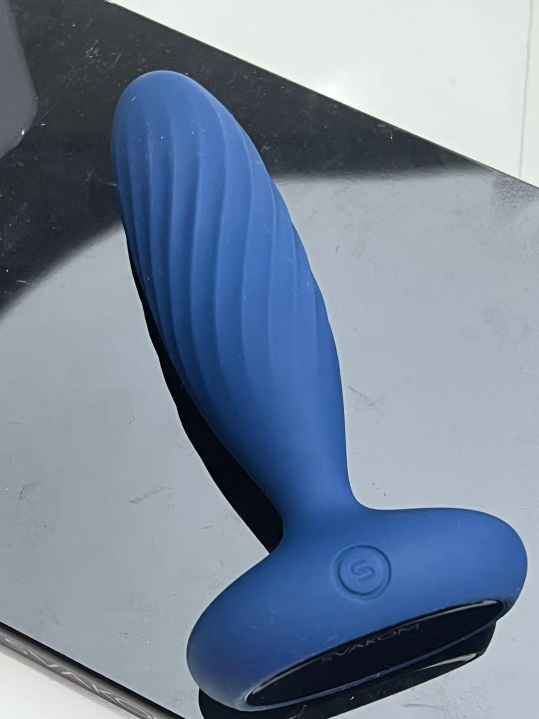 how to put in a butt plug