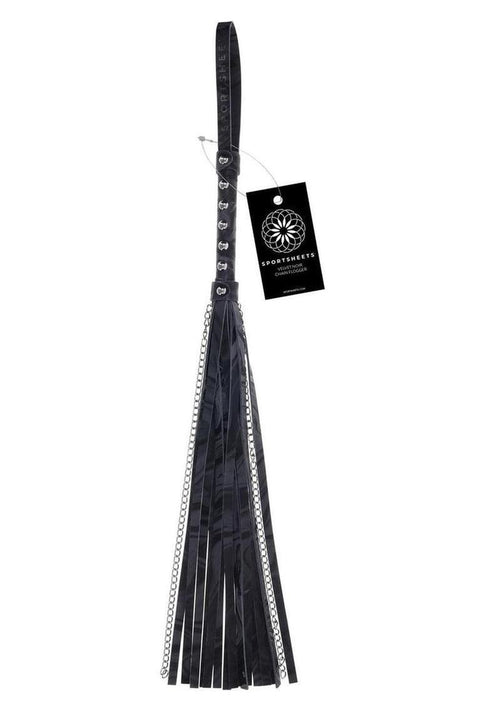 Load image 1 in gallery view. Velvet Noir Chain Flogger - Black